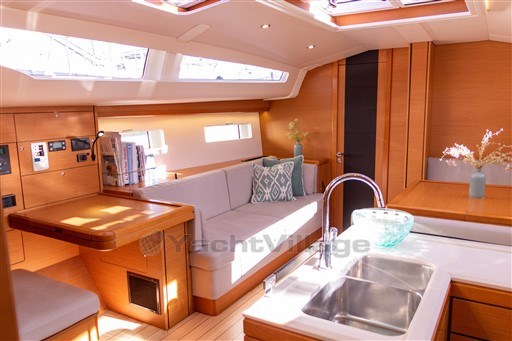 Jeanneau_Yachts_51_3_van_48.jpg
