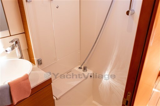 Jeanneau_Yachts_51_20_van_48.jpg