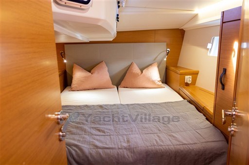Jeanneau_Yachts_51_21_van_48.jpg