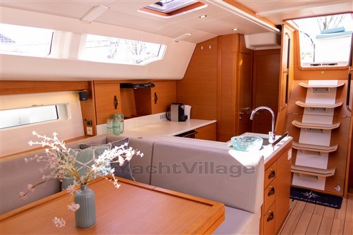Jeanneau_Yachts_51_10_van_48.jpg