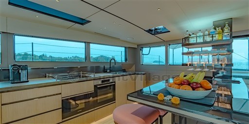 6m3882hjc7.jpg