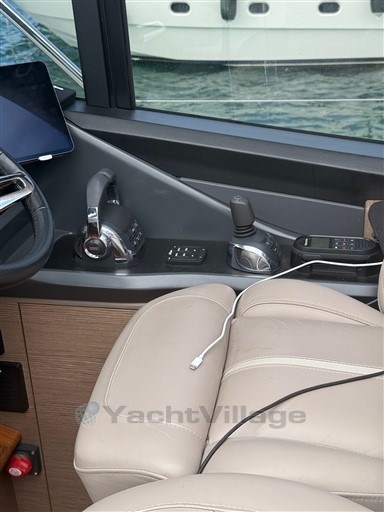 2s47z5730f.jpg