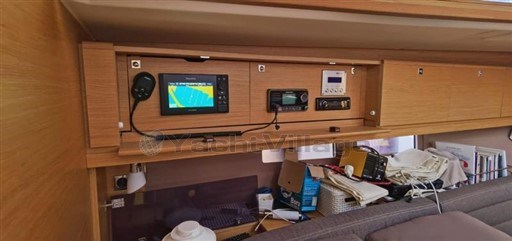 DUFOUR YACHTS - DUFOUR 460 - electronic