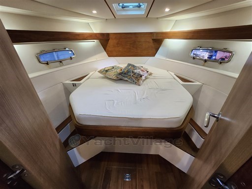 Sealine SC 35 Cabina armatore di prua