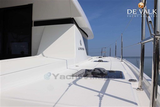 wza59pl89m.jpg