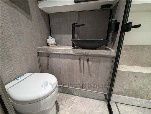 Cranchi 46 Luxury Tender bathroom