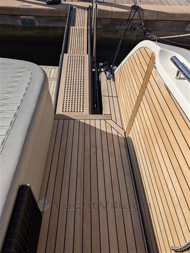 Cranchi 46 Luxury Tender gangway