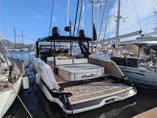 Cranchi 46 Luxury Tender aft profile