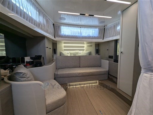 Cranchi 46 Luxury Tender convertible dinette
