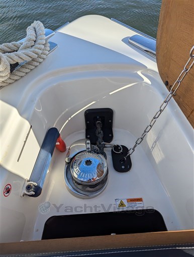 Cranchi 46 Luxury Tender bow windlass