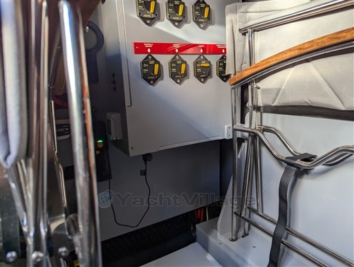 Cranchi 46 Luxury Tender detail