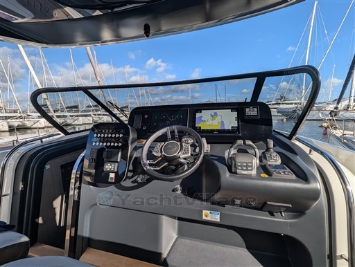 Cranchi 46 Luxury Tender helm station