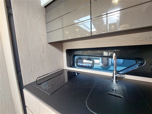 Azimut Atlantis 45 galley