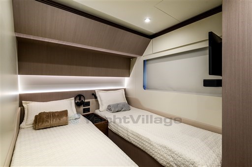 Azimut S7New guest cabin