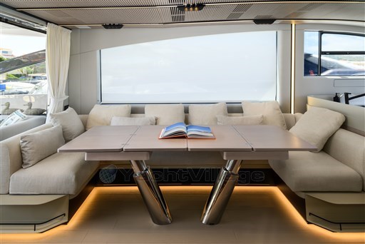 Azimut S7New dinette detail