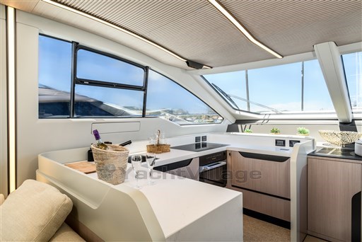 Azimut S7New galley