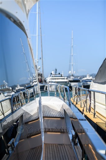Azimut S7New sideways