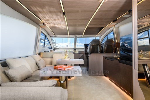 Azimut S7New salon to bow