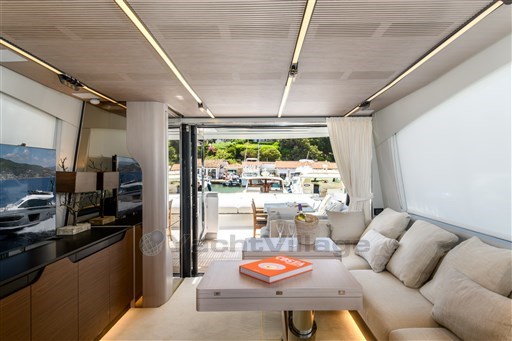 Azimut S7New salon to aft
