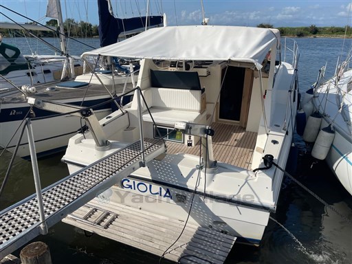 Azimut Az 28