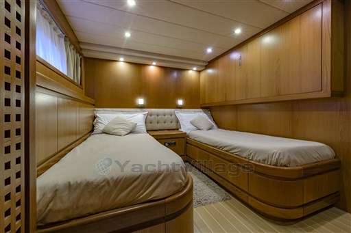 _MOT7051-HDR