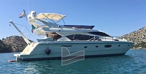 Ferretti 551