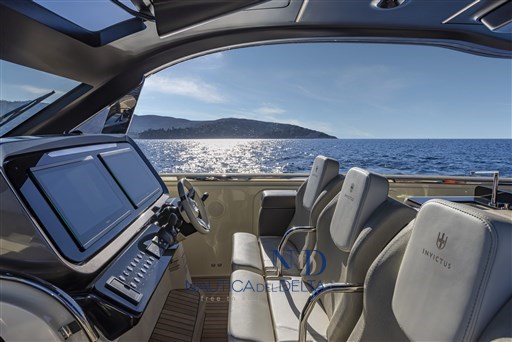 InvictusYacht_TT460_30 (1).jpg