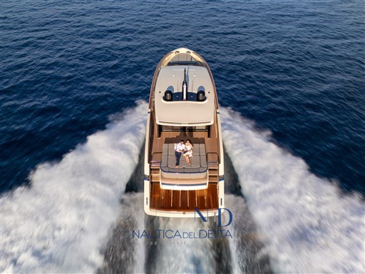InvictusYacht_ST550_8.jpg