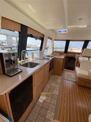 Menorquin 54 Fly cucina dinette