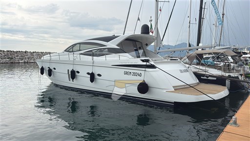 Pershing 62